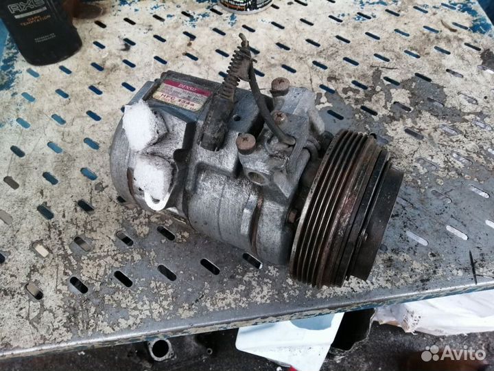 Компрессор кондиционера M62B44 BMW X5 e53