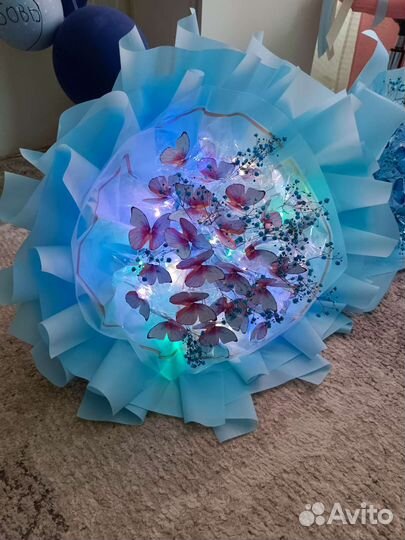 Светящицся букет из бабочек