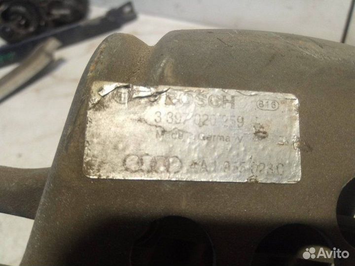 Трапеция стеклоочистителя Audi A6 4A/C4