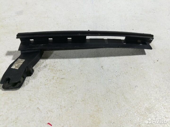 Направляющая стеклоподьёмника задняя правая