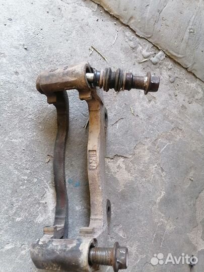 Скобы суппортов передних