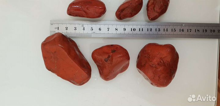 Красная яшма и черный кремень минерал образец крым