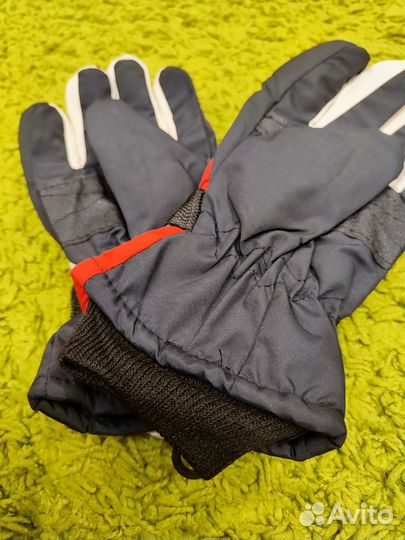 Горнолыжные перчатки