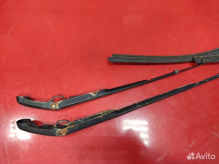 Рычаг стеклоочистителя Toyota Estima