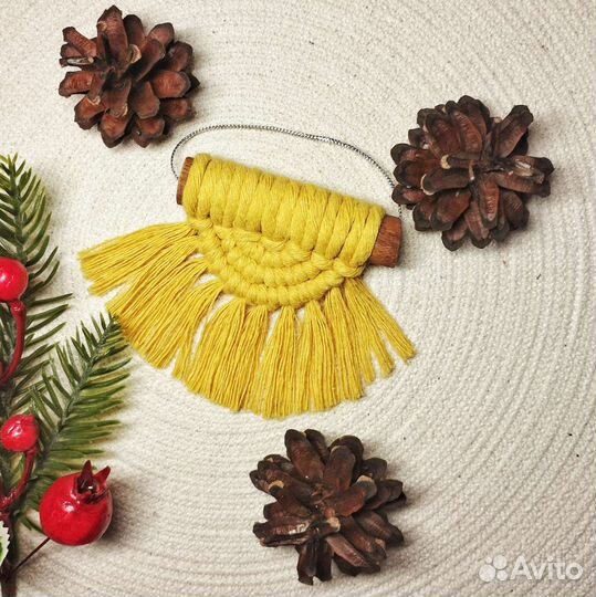 Мини-панно на корице в технике макраме