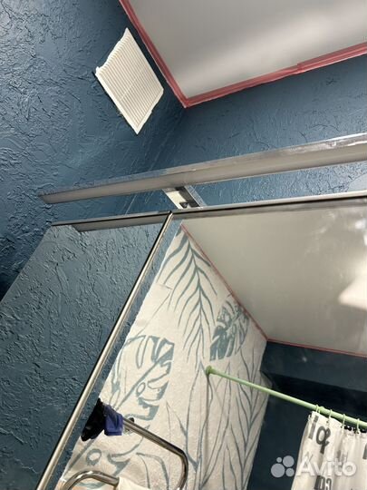 Шкаф с зеркалом для ванной комнаты