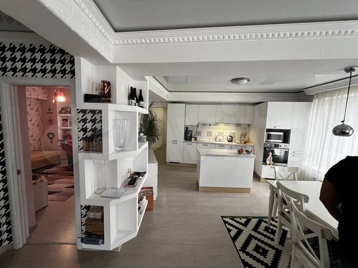 3-к. квартира, 90 м², 2/4 эт.