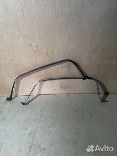 Крепление бензобака 1.8 skoda superb 2