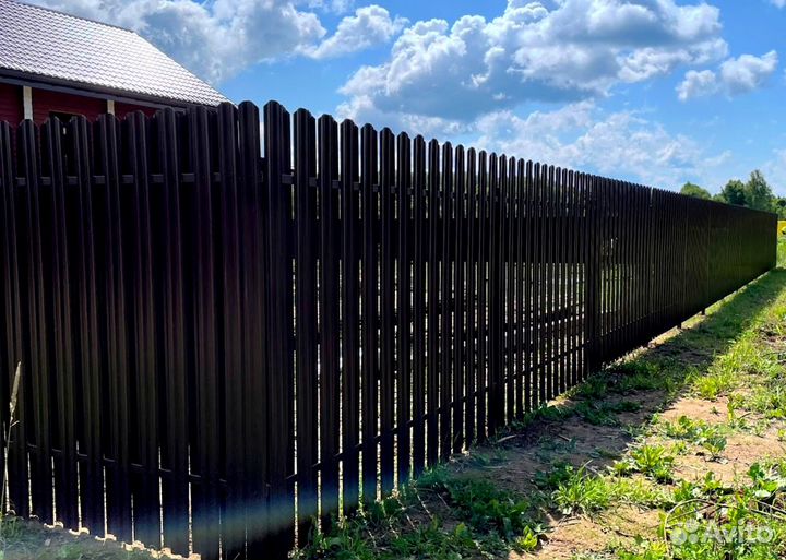 Забор из профнастила, откатные ворота