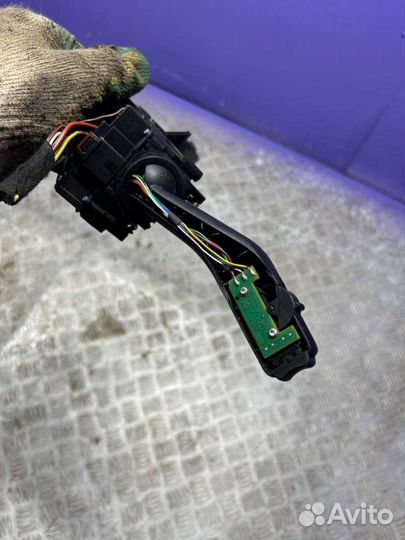 Переключатель подрулевой (стрекоза) Skoda Rapid 20