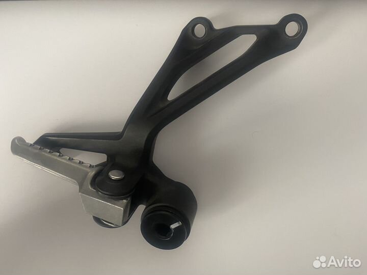 Kawasaki z900 Кронштейн правой подножки