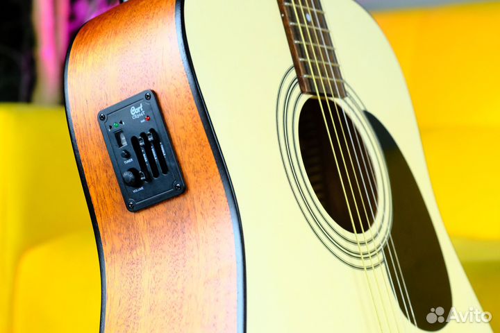 Электроакустическая гитара Cort с подключением