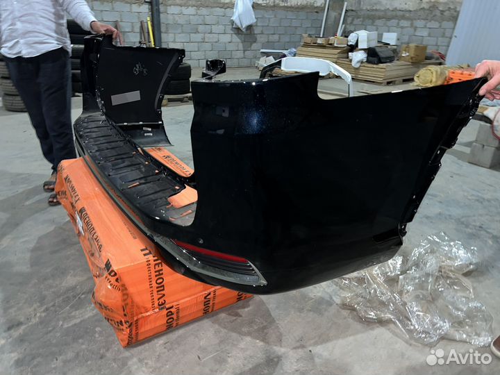 Задний бампер на Toyota LC 300 Тойота 300