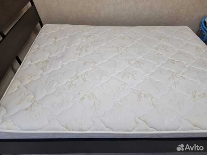 Кровать двухспальная с матрасом бу 160 на 200
