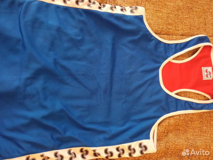 Боксерские перчатки,майка,шорты,купальная шапочка