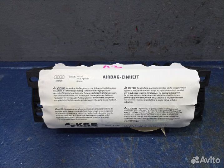 Подушка в торпеду передняя Audi A3 8P