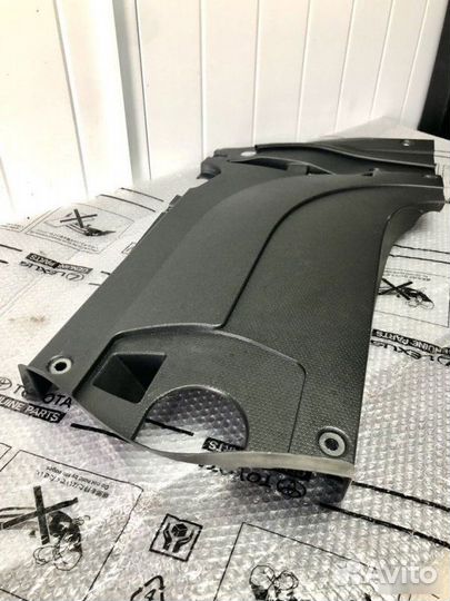 Накладка моторного отсека левая Lexus Lx