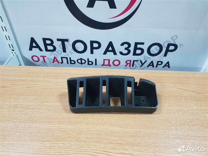 Кронштейн заднего бампера правый Skoda Rapid 201