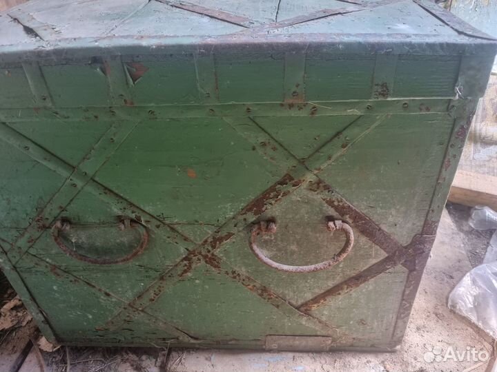 Сундук деревянный старинный