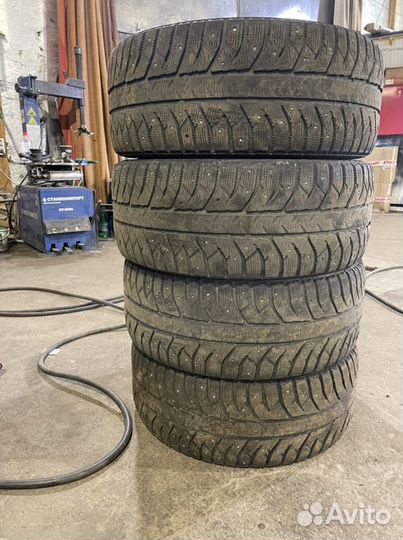 Bridgestone Alenza 001 235/45 R17