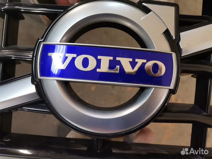 Решетка радиатора volvo s60 R-design