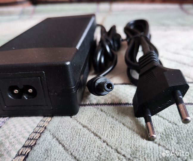 Блок питания (12V / 6A)