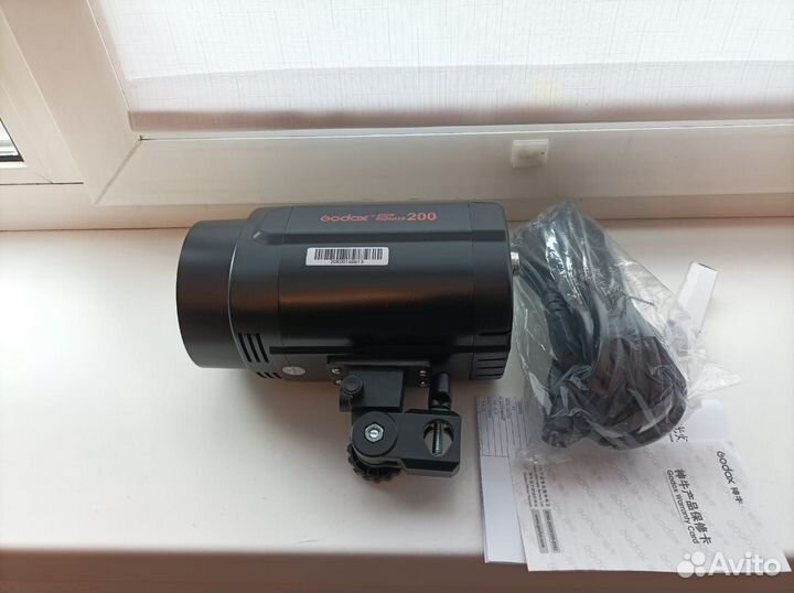 Вспышка студийная Godox mini pioneer 200