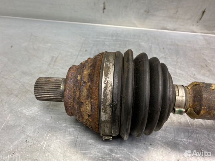 Полуось передняя правая Volkswagen Golf Vi