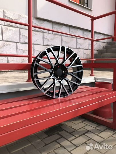 Литой диск momo R17 6.5 4*100 ET40 D54.1