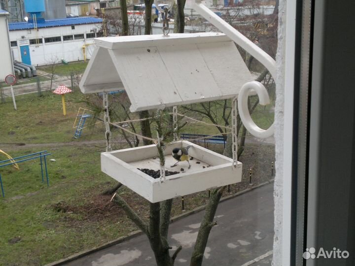 Кронштейн настенный для кормушки или кашпо