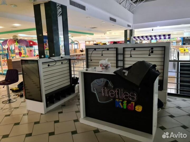 Торговые стеллажи в бутик