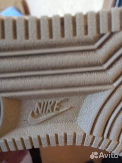 Продам кроссовки С натуральной кожи nike