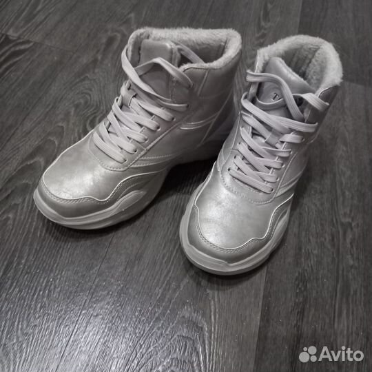 Кроссовки женские утеплённые 38 размер