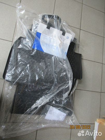 Ковры передние резиновые Фольксваген Амарок 10