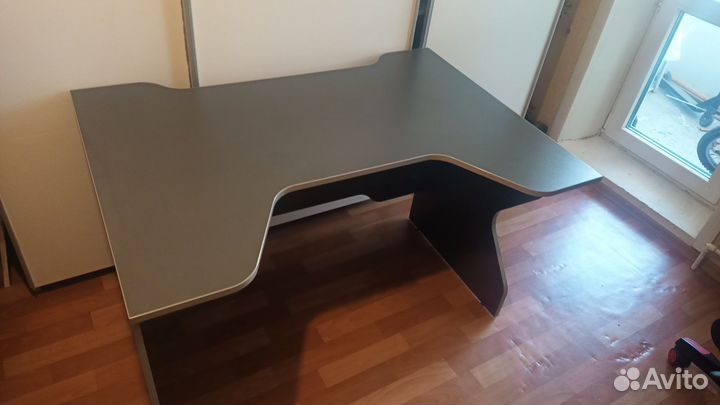 Компьютерный стол новый