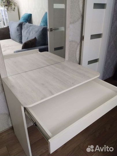 Туалетный столик с зеркалом бу