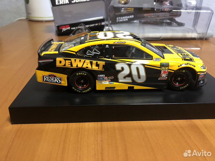 Коллекционный автомобиль Dewalt