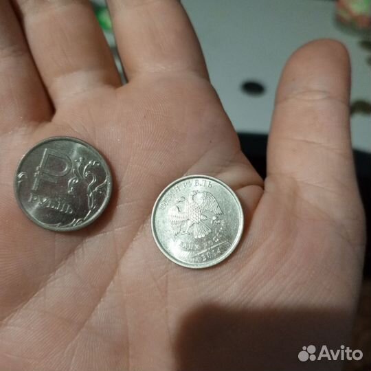 Монета 1 рубль с буквой Р коллекционная