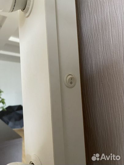 Гримерное зеркало с лампочками