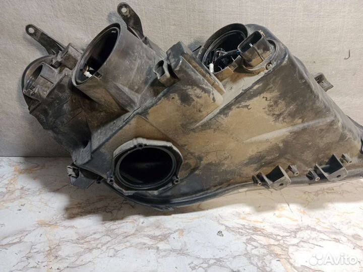 Фара левая Suzuki Kizashi Ксенон