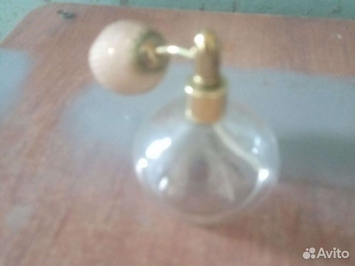 Старинная бутылка из-под духов