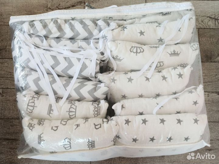 Подушечка для детской кроватки