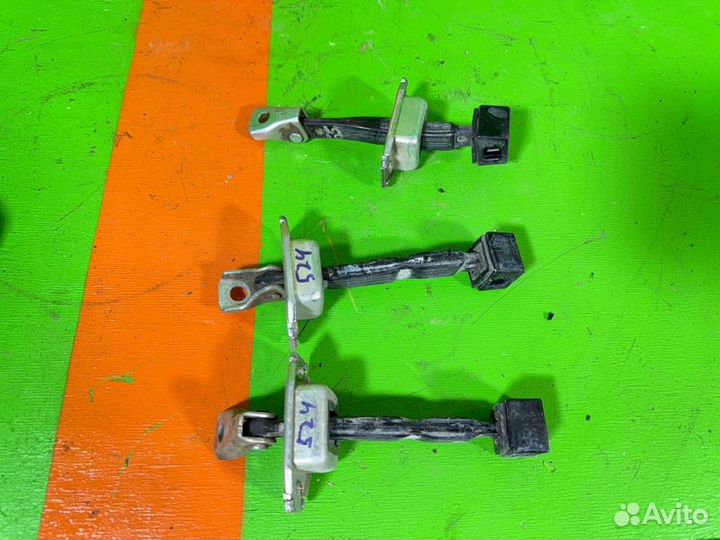 Ограничитель двери Mitsubishi Lancer 4A91 2010