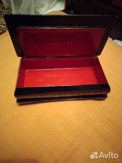 Статуэтки, шкатулка