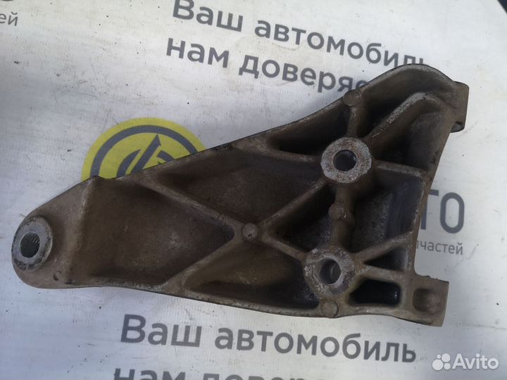 Кронштейн генератора Chevrolet Lanos