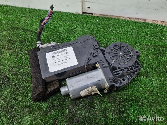 Моторчик стеклоподъемника передний левый Touareg 1