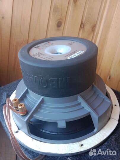 Колонка сабвуфер