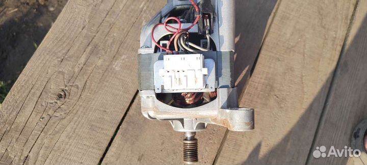 Двигатель от стиральной машинки Ariston