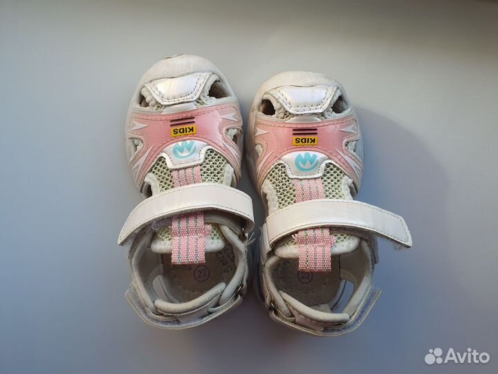 Продам сандали на девочку 23