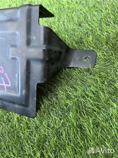 Крепление фильтра паров топлива Suzuki